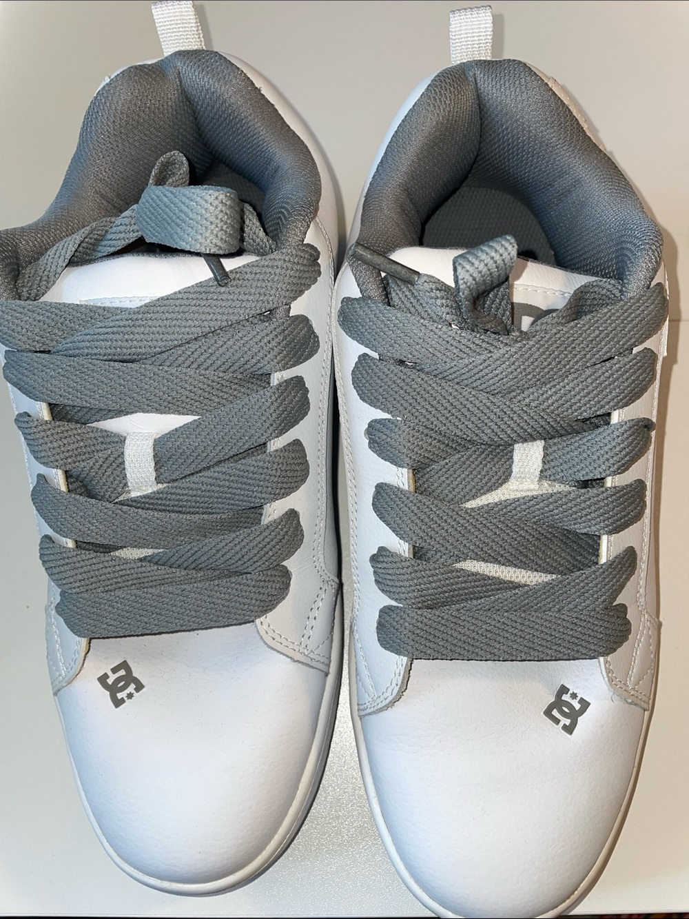 DC White and Gray Low-Top Skate Shoes Men’s 10.5 - Picture 3 of 7